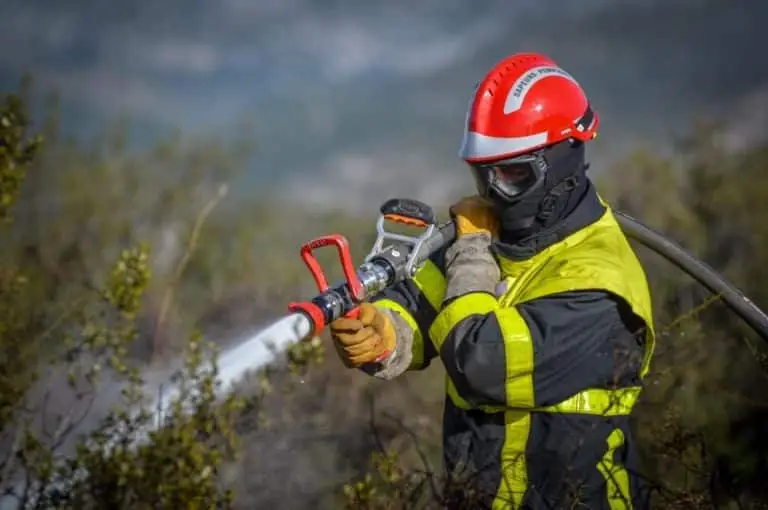 Pyrénées-Orientales : les sapeurs-pompiers mobilisés sur un feu dans un sous-bois