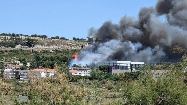 Un feu est signalé à proximité de Vitrolles (13)