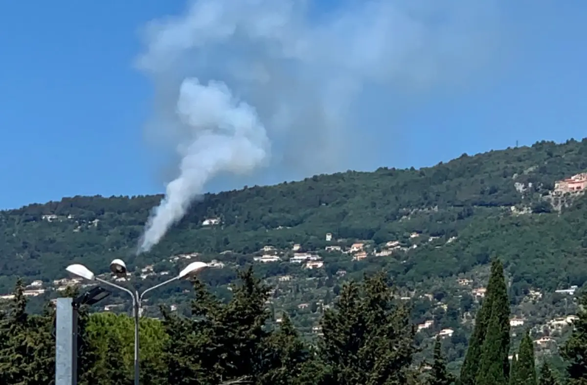 Départ de feu signalé à proximité de Spéracèdes (06), 10 hectares déjà dévastés