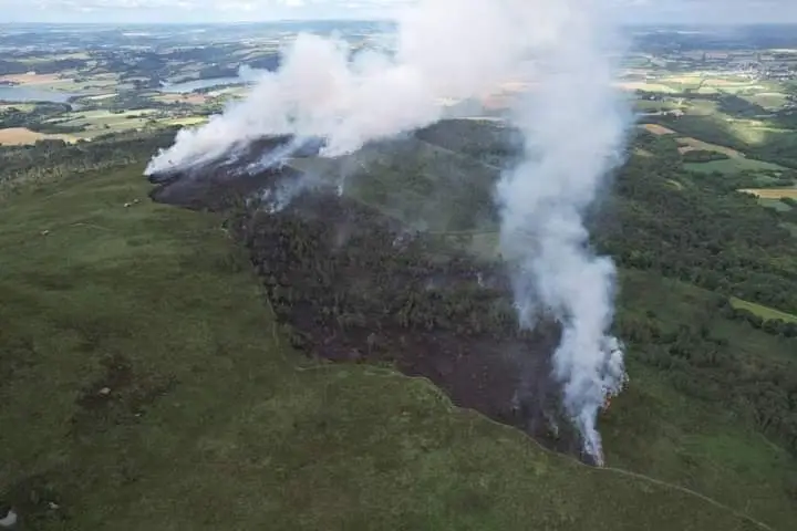 Feu dans le Finistère : 60 hectares brûlés, 140 pompiers toujours mobilisés