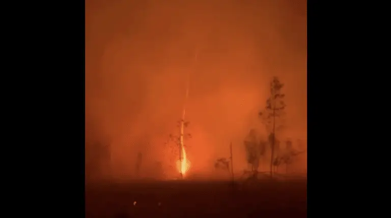 Sud-Ouest : « Tourbillon de feu », camions calcinés, … 10 images impressionnantes sur le front des incendies