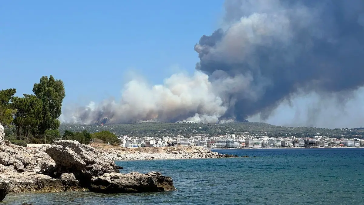 Un important feu de forêt en cours près  d’Athènes en Grêce: ce que l’on sait