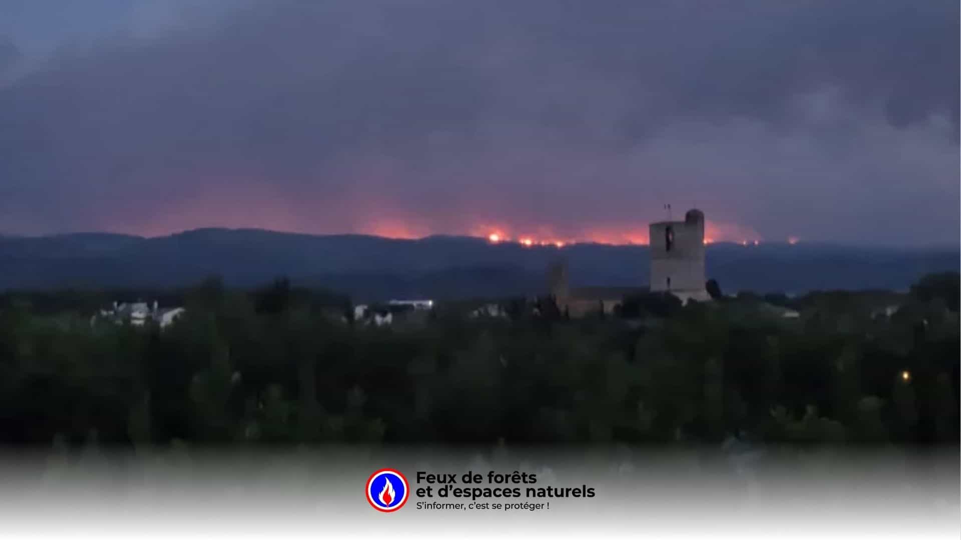 Violent feu dans l’Aude : 5 000 hectares brûlés, un blessé grave, nuit sous tension – le point à 22 heures